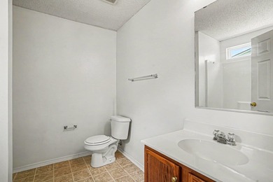 Welcome home to this well maintained 3-bedroom, 2.5 bath home in - photo 18