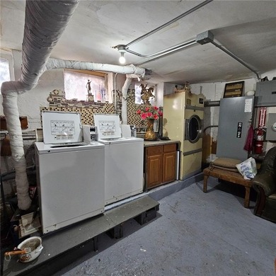Mint condition 19 unit apartment building on East 12th Street - photo 18