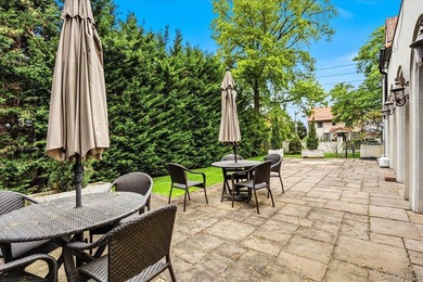 Welcome to this distinguished Mediterranean estate nestled in - photo 35