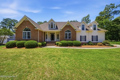FABULOUS LOCATION AND A CHARMING HOME! Location matters, and - photo 2