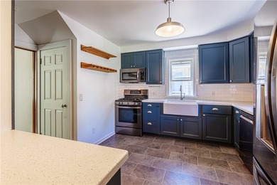 Welcome home to this charming 3-bedroom, 1.5-bath residence - photo 23