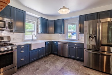 Welcome home to this charming 3-bedroom, 1.5-bath residence - photo 24