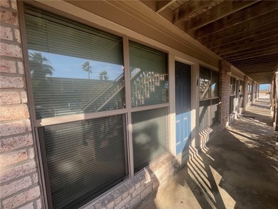 CORNER UNIT! This 1 bedroom, 1 bathroom ground floor unit is a - photo 2