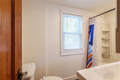 Welcome home to this charming 3-bedroom, 1.5-bath residence - photo 33