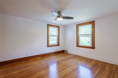 Welcome home to this charming 3-bedroom, 1.5-bath residence - photo 34