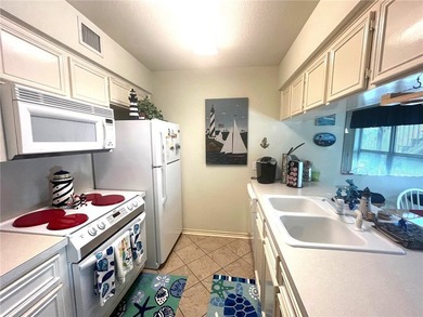 CORNER UNIT! This 1 bedroom, 1 bathroom ground floor unit is a - photo 8