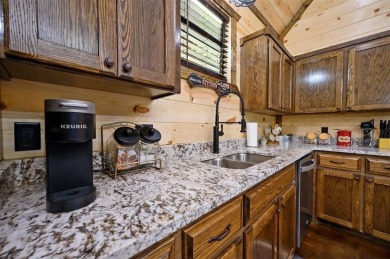 Stunning move-in ready & fully furnished Broken Bow cabin just
