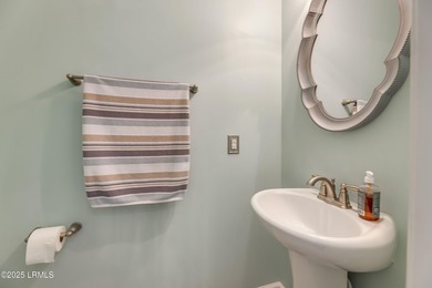 Beautifully maintained and move-in ready, this 4 BR, 3.5 BA - photo 17