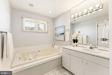 Oceanfront Southend location ' 5 bedrooms ' Covered private - photo 20