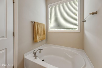 Beautifully maintained and move-in ready, this 4 BR, 3.5 BA - photo 21