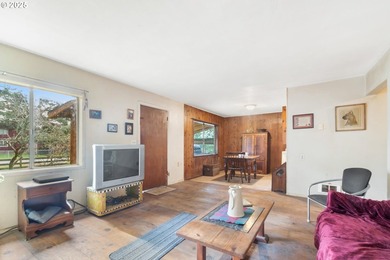 Own a sweet beach cottage just moments from the park, lake and - photo 3