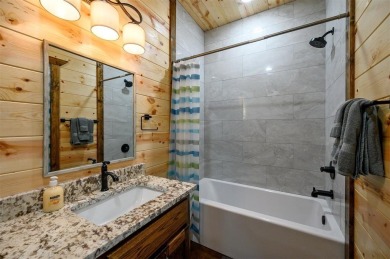 Stunning move-in ready & fully furnished Broken Bow cabin just