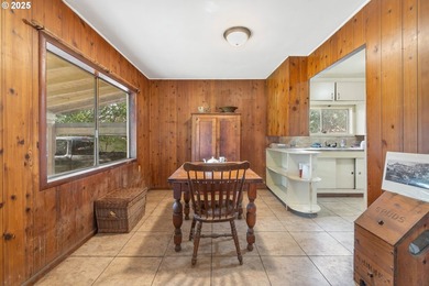 Own a sweet beach cottage just moments from the park, lake and - photo 5
