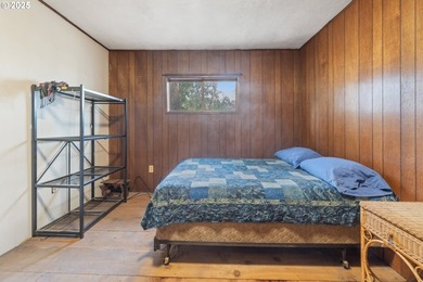 Own a sweet beach cottage just moments from the park, lake and - photo 8