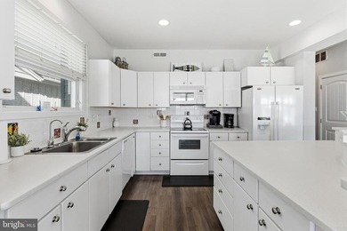 Oceanfront Southend location ' 5 bedrooms ' Covered private - photo 32