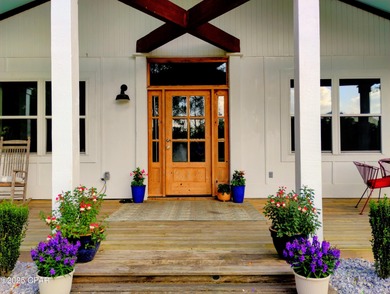 (private lake, pond, creek) Home Sale Pending in Westville Florida