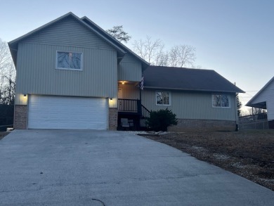Beautiful Home -Wooded View - Back Waters of Norris Lake - photo 4
