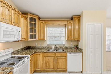 ALL AGES WELCOME. NOT a senior community. Beautiful concrete - photo 8