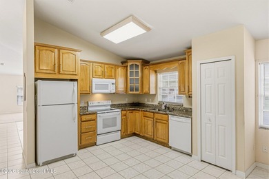 ALL AGES WELCOME. NOT a senior community. Beautiful concrete - photo 9