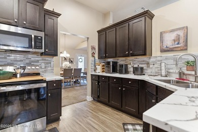 Move-in ready home in the heart of Ocean Springs! This 3-bedroom - photo 12