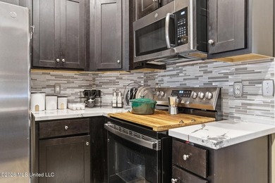 Move-in ready home in the heart of Ocean Springs! This 3-bedroom - photo 14