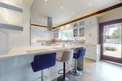A taste of Palm Beach and old elegance in this massive river - photo 17