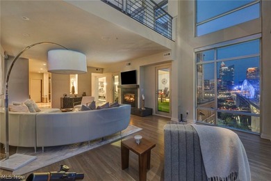 Panoramic views, a private rooftop and terrace, a rare private - photo 18
