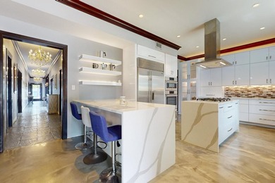 A taste of Palm Beach and old elegance in this massive river - photo 18