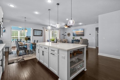 Back on the market with fresh updates! Freshly painted - photo 20
