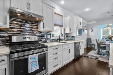 Back on the market with fresh updates! Freshly painted - photo 21