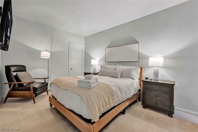 Panoramic views, a private rooftop and terrace, a rare private - photo 23