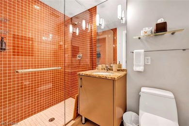 Panoramic views, a private rooftop and terrace, a rare private - photo 25