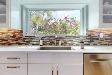 A taste of Palm Beach and old elegance in this massive river - photo 25