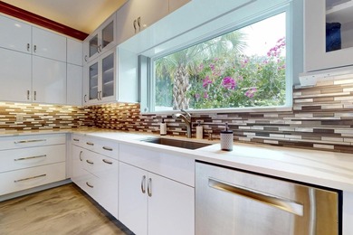 A taste of Palm Beach and old elegance in this massive river - photo 26