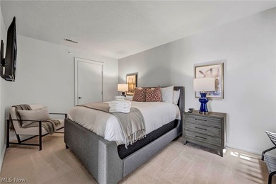 Panoramic views, a private rooftop and terrace, a rare private - photo 27