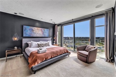 Panoramic views, a private rooftop and terrace, a rare private - photo 32