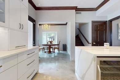 A taste of Palm Beach and old elegance in this massive river - photo 32