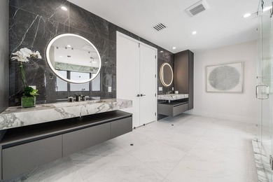 Completed in 2026, this Luxurious Deepwater Estate showcases 84' - photo 33