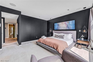 Panoramic views, a private rooftop and terrace, a rare private - photo 34