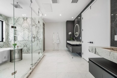 Completed in 2026, this Luxurious Deepwater Estate showcases 84' - photo 34