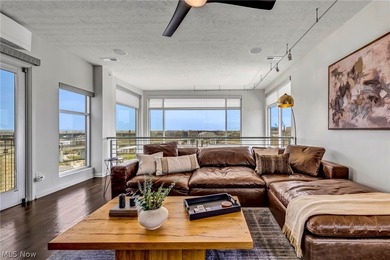 Panoramic views, a private rooftop and terrace, a rare private - photo 40