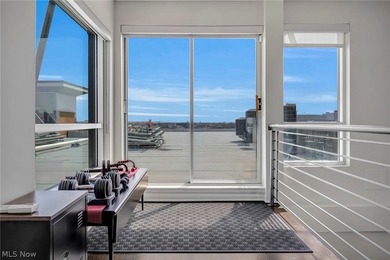 Panoramic views, a private rooftop and terrace, a rare private - photo 44