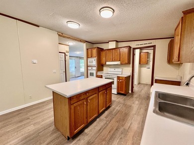 Well-manicured with room to grow! This beautiful home has 4 - photo 12