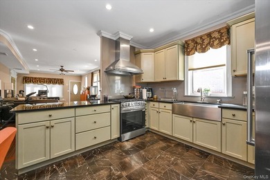 Detached double brick, large two family in prime North Flushing - photo 5