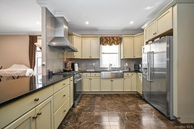 Detached double brick, large two family in prime North Flushing - photo 6