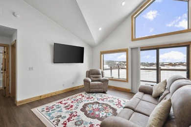 Move-In Ready Lake Home on Island Lake! Still feels new! - photo 11