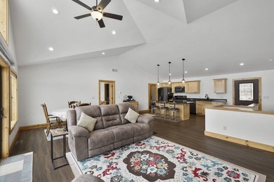 Move-In Ready Lake Home on Island Lake! Still feels new! - photo 13