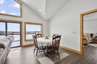 Move-In Ready Lake Home on Island Lake! Still feels new! - photo 14