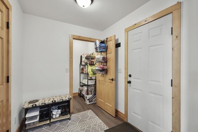 Move-In Ready Lake Home on Island Lake! Still feels new! - photo 16