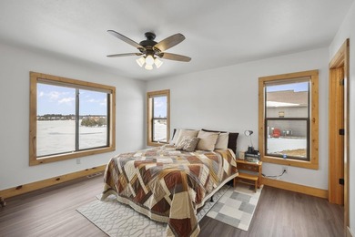Move-In Ready Lake Home on Island Lake! Still feels new! - photo 17